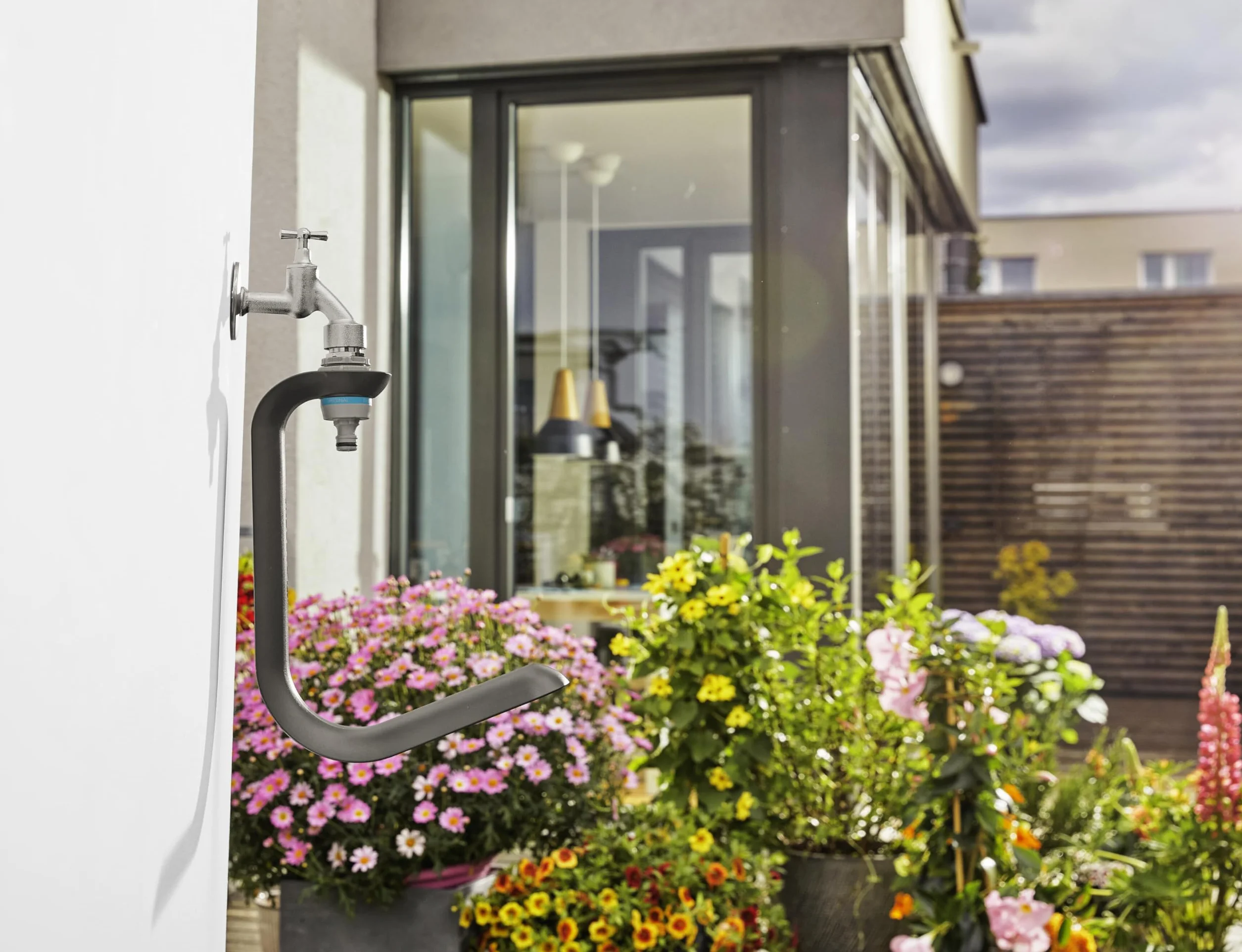 Gardena Liano system do przechowywania węża ogrodowego TapFix: Do przechowywania węża Liano do 20 m, montaż bez śrub, odporny na promieniowanie UV i mróz, pasuje do G 1, G 3/4 i G ½ cala (18590-20)
