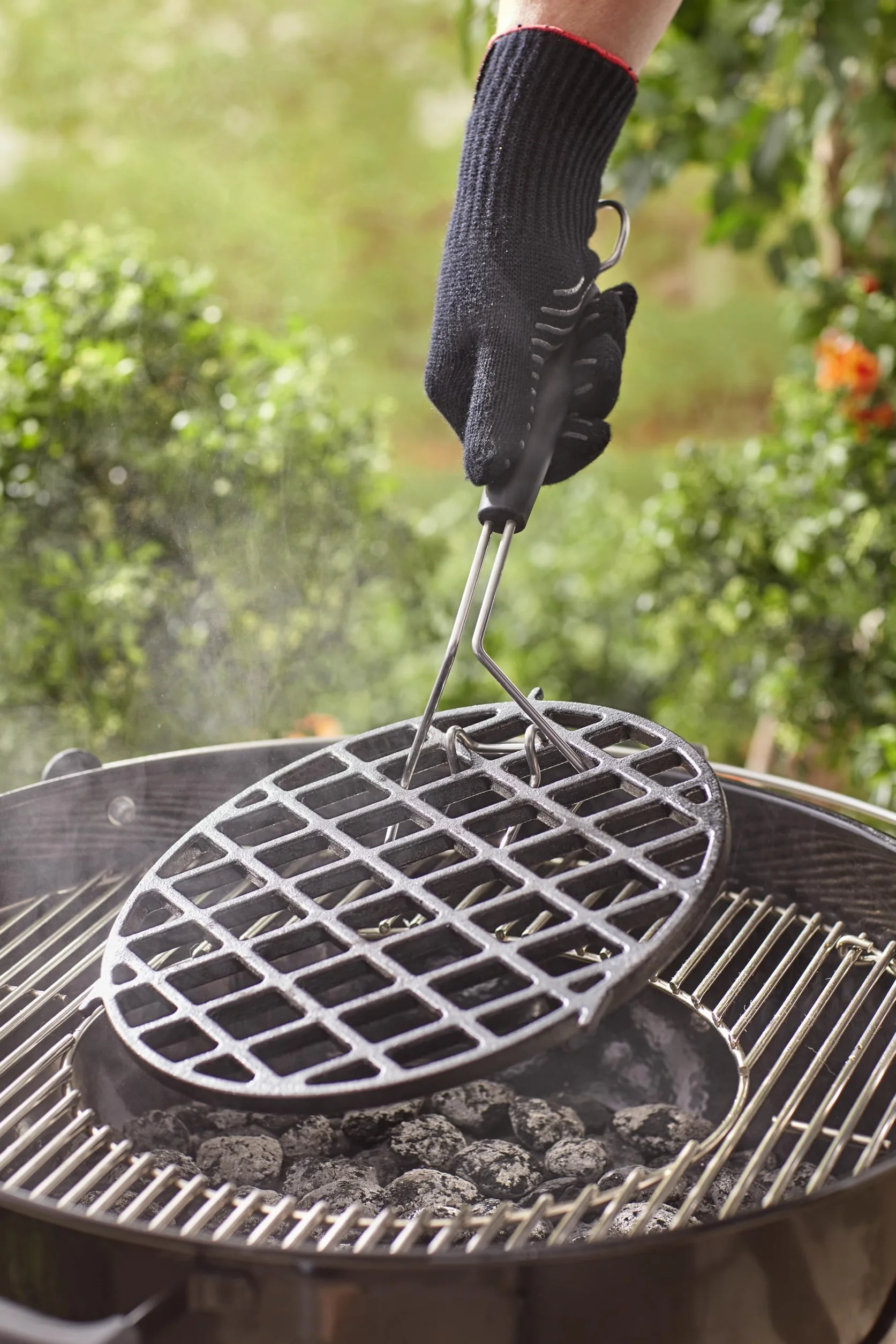 Weber Uchwyt do Rusztów Gourmet BBQ, Bezpieczne Podnoszenie Gorących Wkładów, Stal Nierdzewna Srebrny (8844)