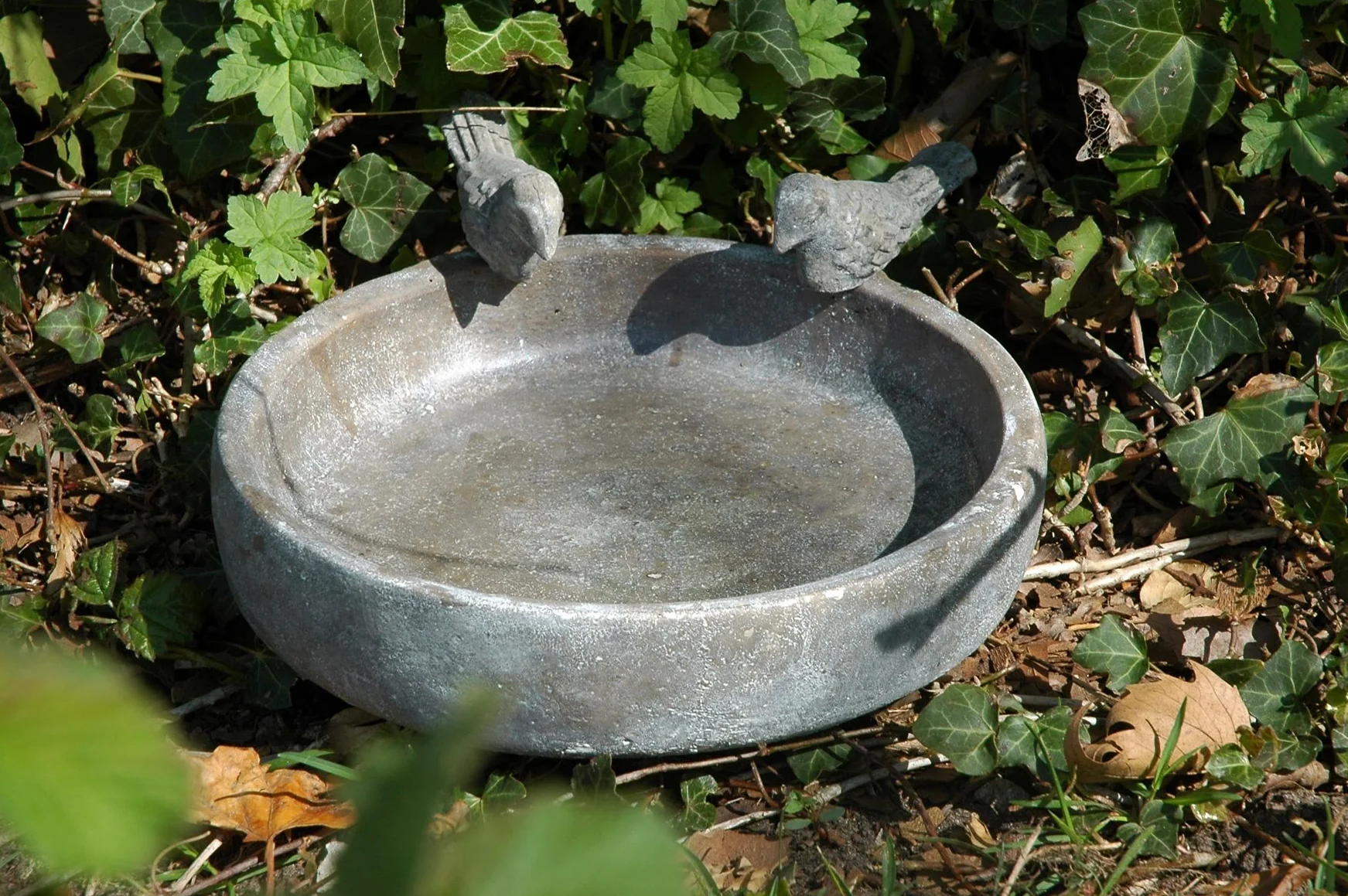 dobar® Klasyczne Poidło dla Ptaków - Oaza Basenowa, Kąpiel z Cementu, Wodne do Ogrodu/Tarasu/Balkonu, Ø 24,5 cm, Szary