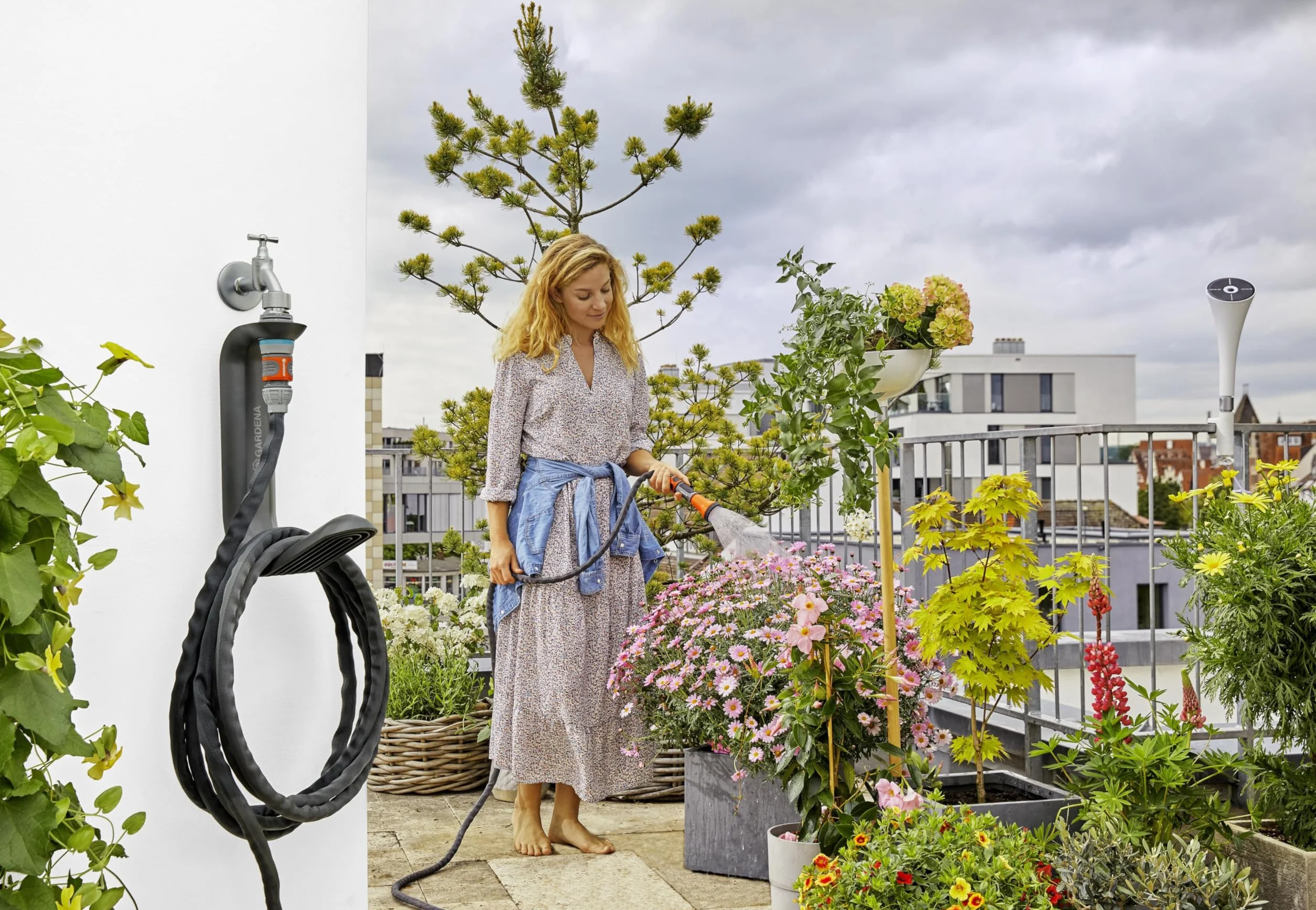 Gardena Liano system do przechowywania węża ogrodowego TapFix: Do przechowywania węża Liano do 20 m, montaż bez śrub, odporny na promieniowanie UV i mróz, pasuje do G 1, G 3/4 i G ½ cala (18590-20)