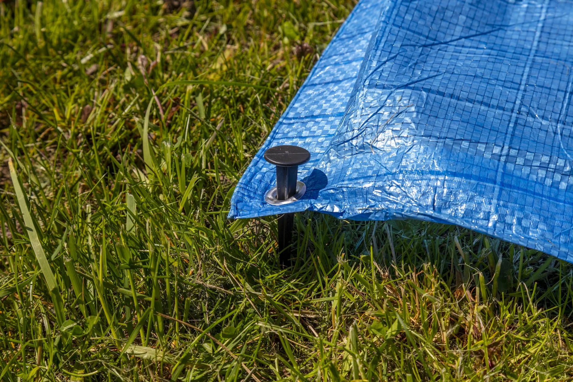 GARDENIX Kotwa gruntowa z włókniny, 100 sztuk, tworzywo sztuczne, długość 100 mm, nierdzewne, płaska głowica zapewnia stabilność i przyczepność